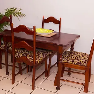  Apartment Cozy Waterloo Jamaica